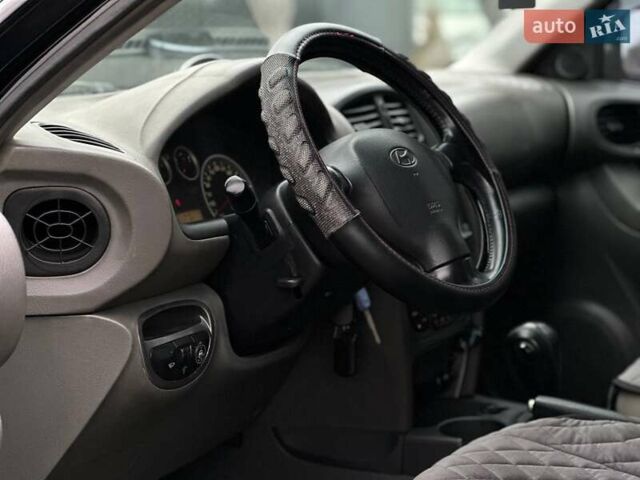 Чорний Хендай Санта Фе, об'ємом двигуна 2.7 л та пробігом 231 тис. км за 6490 $, фото 12 на Automoto.ua