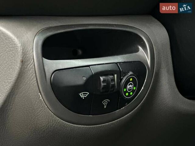 Чорний Хендай Санта Фе, об'ємом двигуна 2.7 л та пробігом 231 тис. км за 6490 $, фото 21 на Automoto.ua