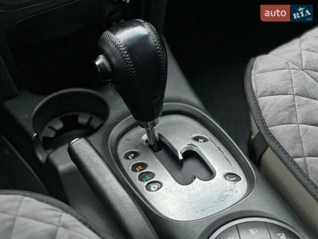 Чорний Хендай Санта Фе, об'ємом двигуна 2.7 л та пробігом 231 тис. км за 6490 $, фото 19 на Automoto.ua