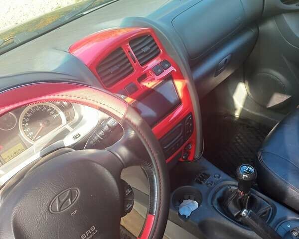 Черный Хендай Санта Фе, объемом двигателя 2.35 л и пробегом 313 тыс. км за 5500 $, фото 3 на Automoto.ua