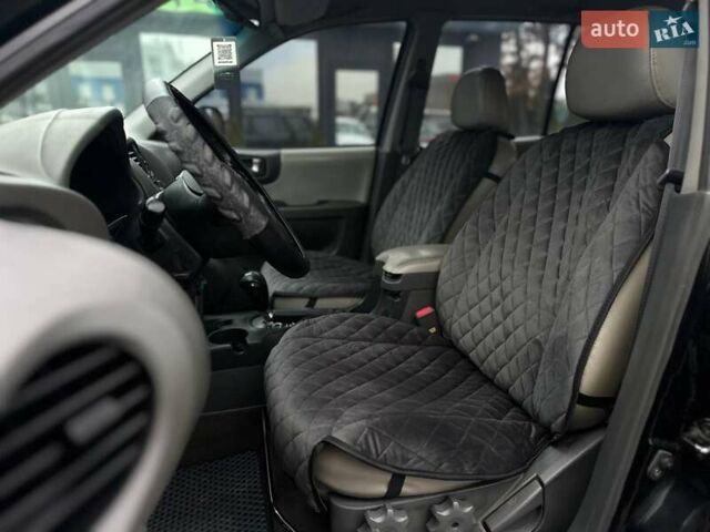 Чорний Хендай Санта Фе, об'ємом двигуна 2.7 л та пробігом 231 тис. км за 6490 $, фото 10 на Automoto.ua