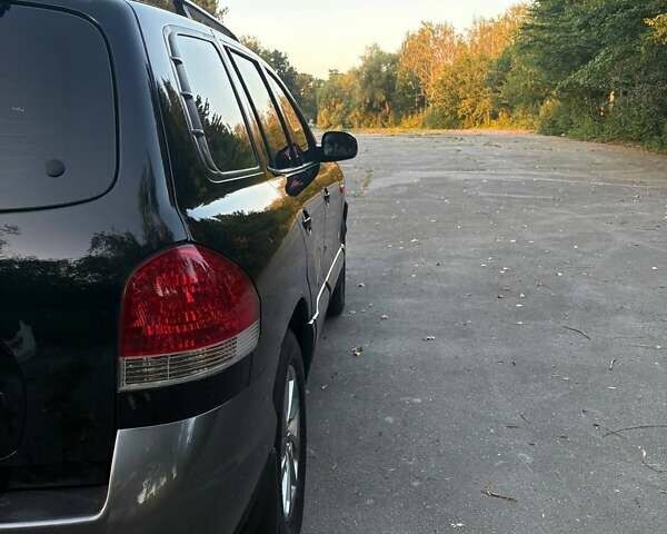 Черный Хендай Санта Фе, объемом двигателя 2.4 л и пробегом 175 тыс. км за 6800 $, фото 12 на Automoto.ua