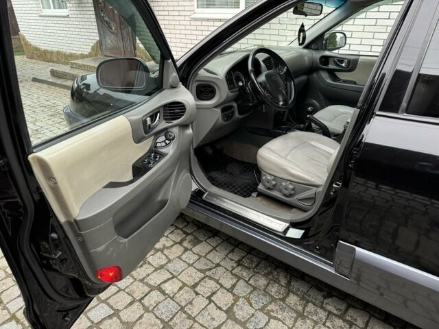 Чорний Хендай Санта Фе, об'ємом двигуна 2.35 л та пробігом 186 тис. км за 6000 $, фото 6 на Automoto.ua