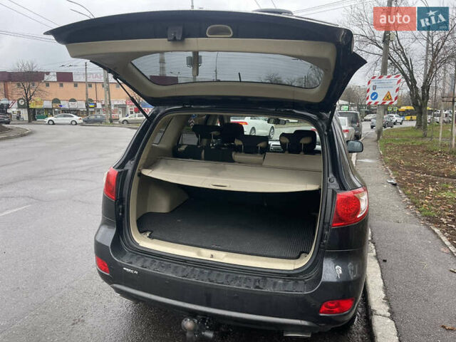 Черный Хендай Санта Фе, объемом двигателя 2.19 л и пробегом 214 тыс. км за 9700 $, фото 3 на Automoto.ua