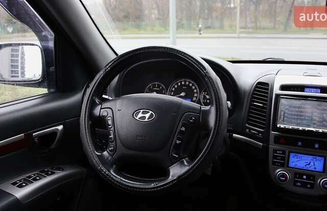 Чорний Хендай Санта Фе, об'ємом двигуна 2.19 л та пробігом 245 тис. км за 10300 $, фото 11 на Automoto.ua