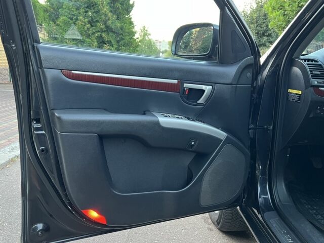 Черный Хендай Санта Фе, объемом двигателя 2.2 л и пробегом 269 тыс. км за 5769 $, фото 13 на Automoto.ua