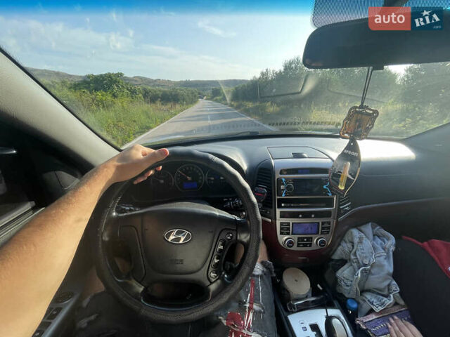 Черный Хендай Санта Фе, объемом двигателя 2.19 л и пробегом 240 тыс. км за 8300 $, фото 4 на Automoto.ua
