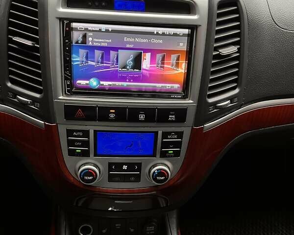 Черный Хендай Санта Фе, объемом двигателя 2.2 л и пробегом 273 тыс. км за 10000 $, фото 6 на Automoto.ua