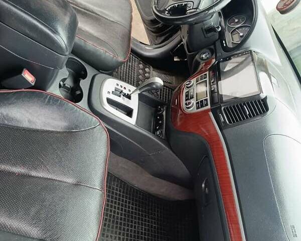 Черный Хендай Санта Фе, объемом двигателя 2.19 л и пробегом 250 тыс. км за 8600 $, фото 13 на Automoto.ua