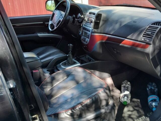 Черный Хендай Санта Фе, объемом двигателя 2.2 л и пробегом 280 тыс. км за 7531 $, фото 4 на Automoto.ua