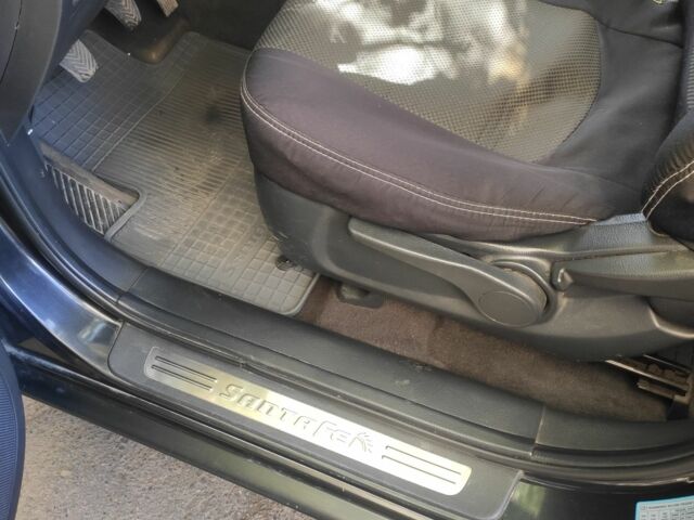 Черный Хендай Санта Фе, объемом двигателя 0 л и пробегом 233 тыс. км за 9000 $, фото 5 на Automoto.ua