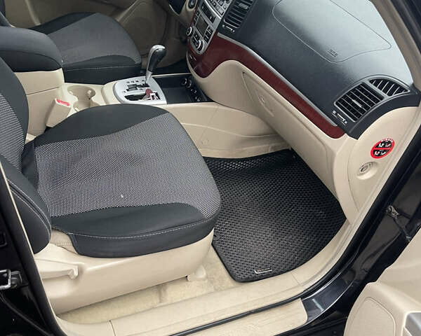 Черный Хендай Санта Фе, объемом двигателя 2.19 л и пробегом 214 тыс. км за 9700 $, фото 15 на Automoto.ua