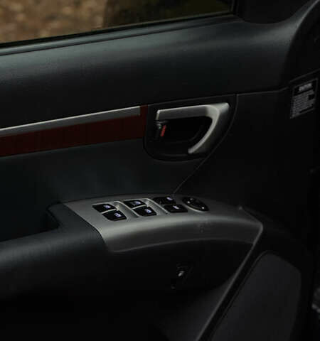 Черный Хендай Санта Фе, объемом двигателя 2.2 л и пробегом 218 тыс. км за 10350 $, фото 12 на Automoto.ua