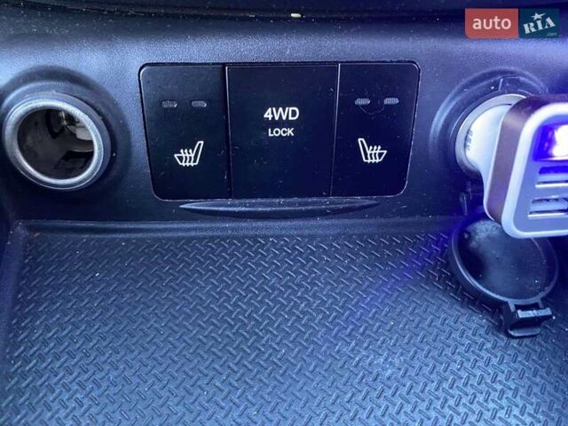 Черный Хендай Санта Фе, объемом двигателя 2.19 л и пробегом 276 тыс. км за 9999 $, фото 24 на Automoto.ua