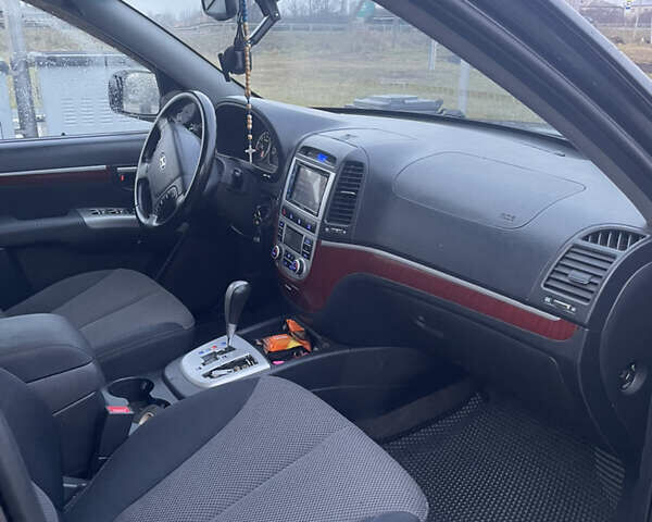 Черный Хендай Санта Фе, объемом двигателя 2.7 л и пробегом 246 тыс. км за 7900 $, фото 6 на Automoto.ua