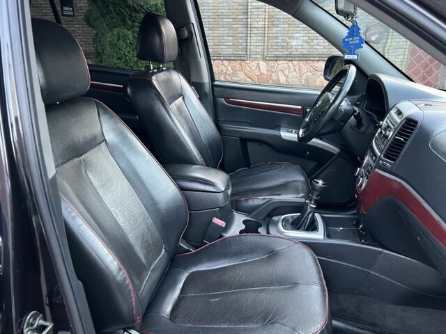 Черный Хендай Санта Фе, объемом двигателя 2.2 л и пробегом 269 тыс. км за 5769 $, фото 17 на Automoto.ua