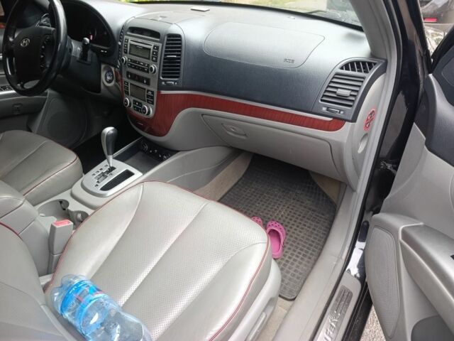 Черный Хендай Санта Фе, объемом двигателя 2.7 л и пробегом 295 тыс. км за 8700 $, фото 7 на Automoto.ua