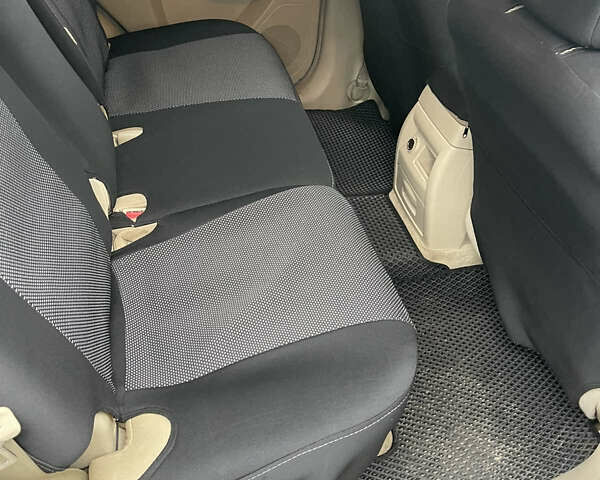 Черный Хендай Санта Фе, объемом двигателя 2.19 л и пробегом 214 тыс. км за 9700 $, фото 10 на Automoto.ua