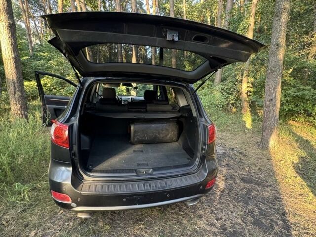 Черный Хендай Санта Фе, объемом двигателя 2.2 л и пробегом 306 тыс. км за 5826 $, фото 3 на Automoto.ua