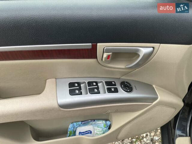 Черный Хендай Санта Фе, объемом двигателя 2.19 л и пробегом 162 тыс. км за 8500 $, фото 17 на Automoto.ua