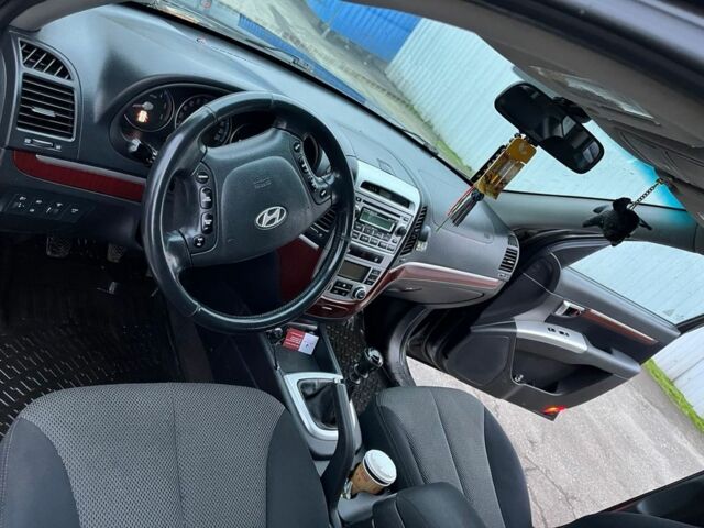 Черный Хендай Санта Фе, объемом двигателя 2.2 л и пробегом 307 тыс. км за 5900 $, фото 5 на Automoto.ua