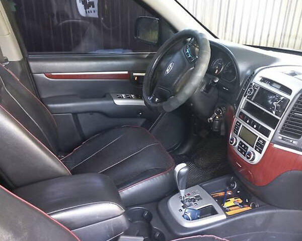 Черный Хендай Санта Фе, объемом двигателя 2.19 л и пробегом 240 тыс. км за 8300 $, фото 10 на Automoto.ua