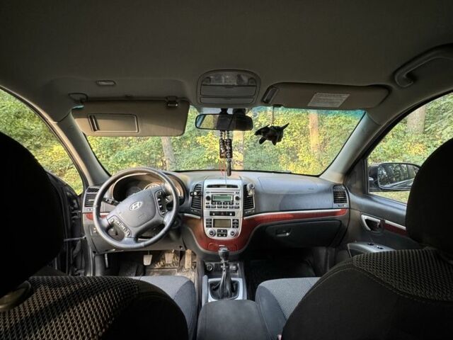 Черный Хендай Санта Фе, объемом двигателя 2.2 л и пробегом 306 тыс. км за 5826 $, фото 6 на Automoto.ua