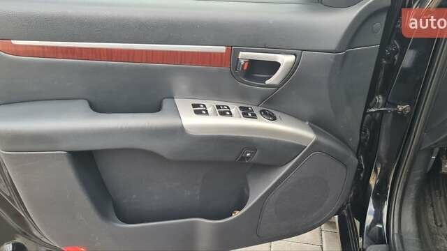 Черный Хендай Санта Фе, объемом двигателя 2.2 л и пробегом 195 тыс. км за 9500 $, фото 21 на Automoto.ua