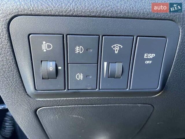 Черный Хендай Санта Фе, объемом двигателя 2.19 л и пробегом 276 тыс. км за 9999 $, фото 25 на Automoto.ua