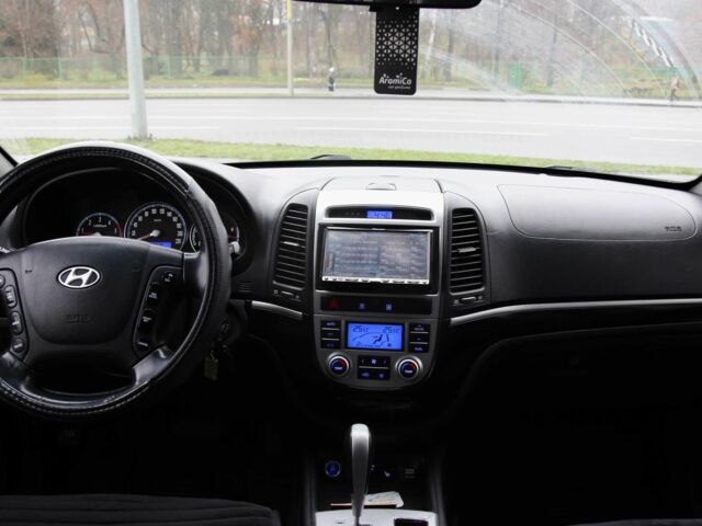 Чорний Хендай Санта Фе, об'ємом двигуна 2.2 л та пробігом 245 тис. км за 10300 $, фото 10 на Automoto.ua