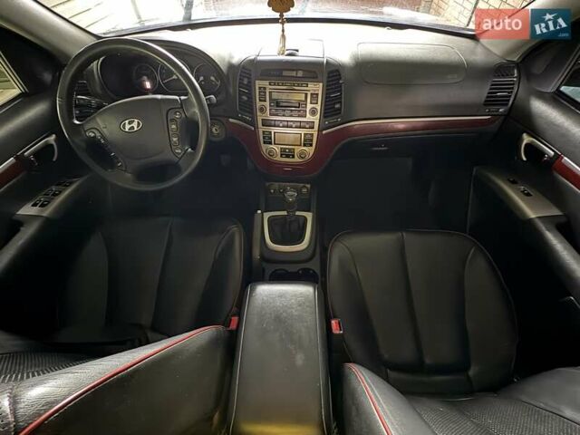 Чорний Хендай Санта Фе, об'ємом двигуна 2.19 л та пробігом 150 тис. км за 8000 $, фото 7 на Automoto.ua