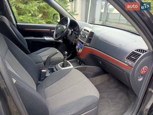 Черный Хендай Санта Фе, объемом двигателя 2.19 л и пробегом 285 тыс. км за 7499 $, фото 13 на Automoto.ua