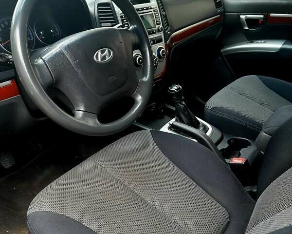 Черный Хендай Санта Фе, объемом двигателя 2.2 л и пробегом 260 тыс. км за 7900 $, фото 6 на Automoto.ua