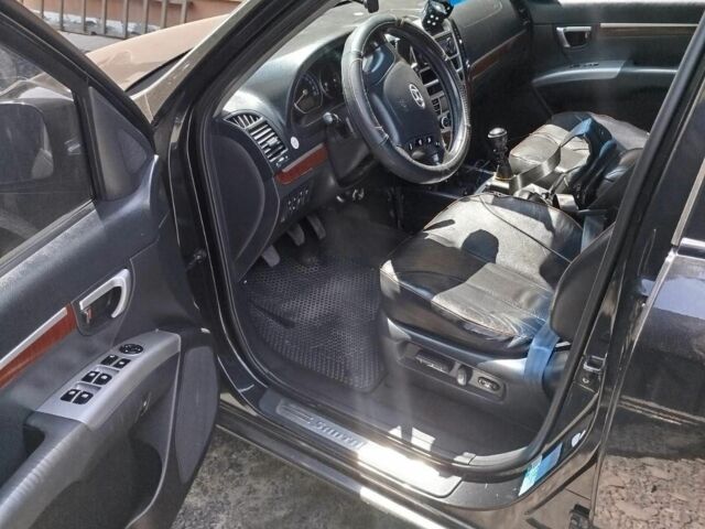 Черный Хендай Санта Фе, объемом двигателя 2.2 л и пробегом 290 тыс. км за 7350 $, фото 9 на Automoto.ua