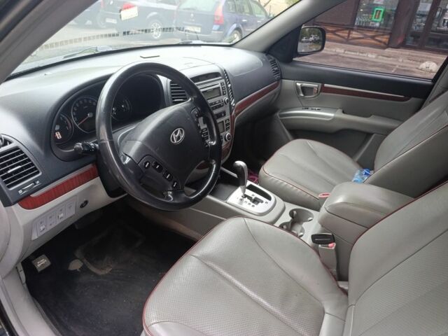 Черный Хендай Санта Фе, объемом двигателя 2.7 л и пробегом 295 тыс. км за 8700 $, фото 6 на Automoto.ua