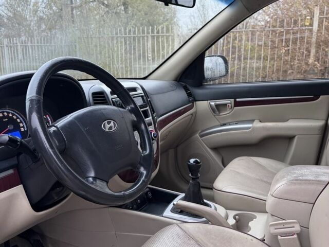 Черный Хендай Санта Фе, объемом двигателя 2.2 л и пробегом 400 тыс. км за 3900 $, фото 12 на Automoto.ua