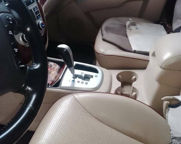 Черный Хендай Санта Фе, объемом двигателя 2.7 л и пробегом 125 тыс. км за 9700 $, фото 7 на Automoto.ua