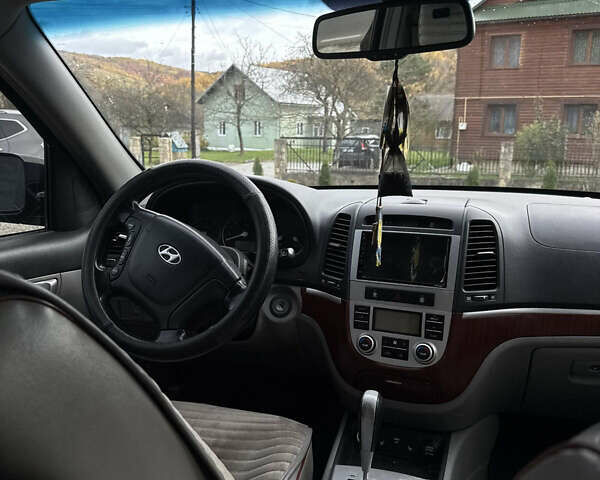 Черный Хендай Санта Фе, объемом двигателя 2.19 л и пробегом 174 тыс. км за 9500 $, фото 2 на Automoto.ua