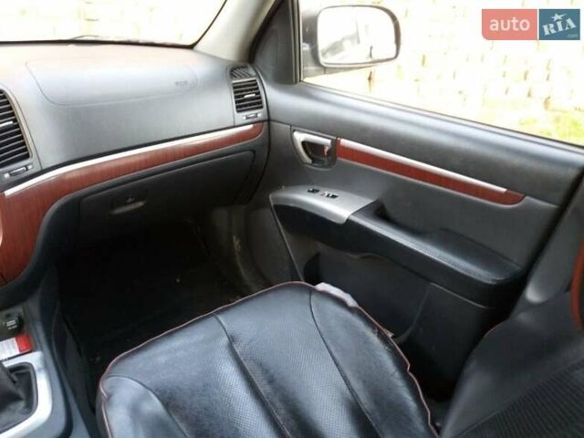 Черный Хендай Санта Фе, объемом двигателя 2 л и пробегом 226 тыс. км за 7900 $, фото 3 на Automoto.ua