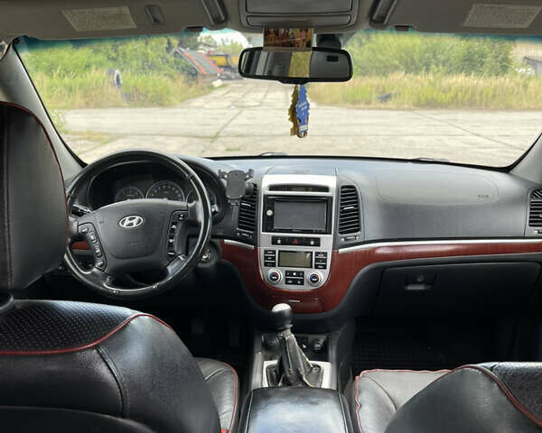 Черный Хендай Санта Фе, объемом двигателя 2.2 л и пробегом 363 тыс. км за 8500 $, фото 15 на Automoto.ua