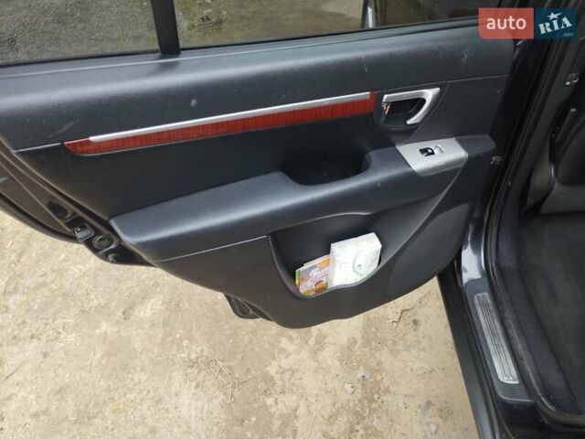 Черный Хендай Санта Фе, объемом двигателя 2.19 л и пробегом 303 тыс. км за 9000 $, фото 7 на Automoto.ua