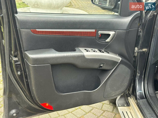 Черный Хендай Санта Фе, объемом двигателя 2.2 л и пробегом 243 тыс. км за 8999 $, фото 19 на Automoto.ua