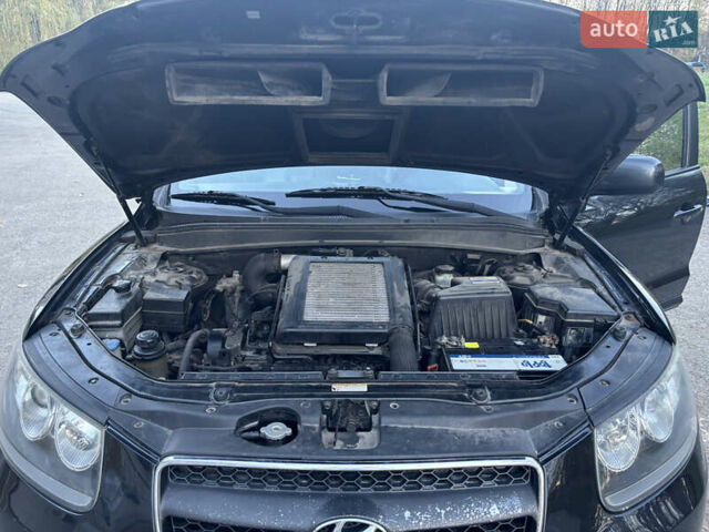 Черный Хендай Санта Фе, объемом двигателя 2.19 л и пробегом 215 тыс. км за 8500 $, фото 19 на Automoto.ua