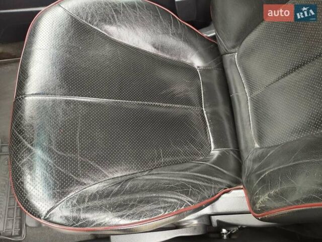 Черный Хендай Санта Фе, объемом двигателя 2.19 л и пробегом 303 тыс. км за 9000 $, фото 5 на Automoto.ua