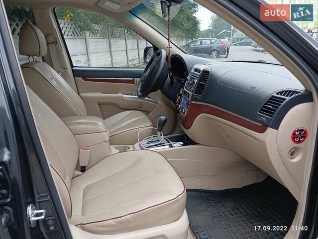 Черный Хендай Санта Фе, объемом двигателя 2.19 л и пробегом 301 тыс. км за 10000 $, фото 9 на Automoto.ua