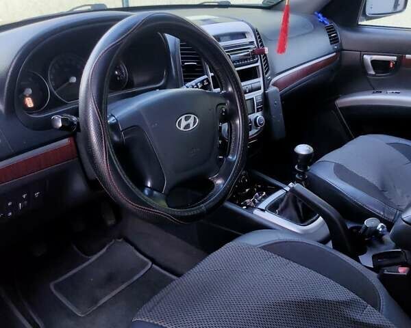 Черный Хендай Санта Фе, объемом двигателя 2.19 л и пробегом 295 тыс. км за 9500 $, фото 3 на Automoto.ua