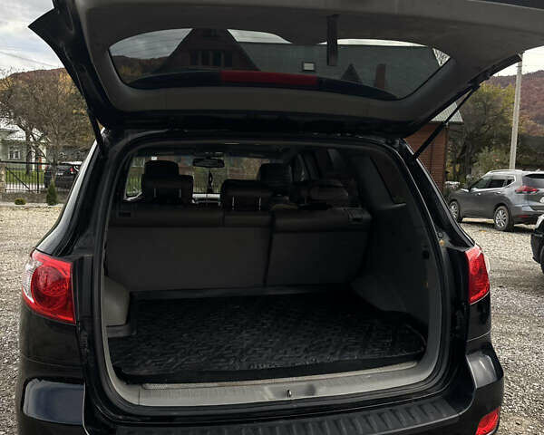 Черный Хендай Санта Фе, объемом двигателя 2.19 л и пробегом 174 тыс. км за 9500 $, фото 6 на Automoto.ua