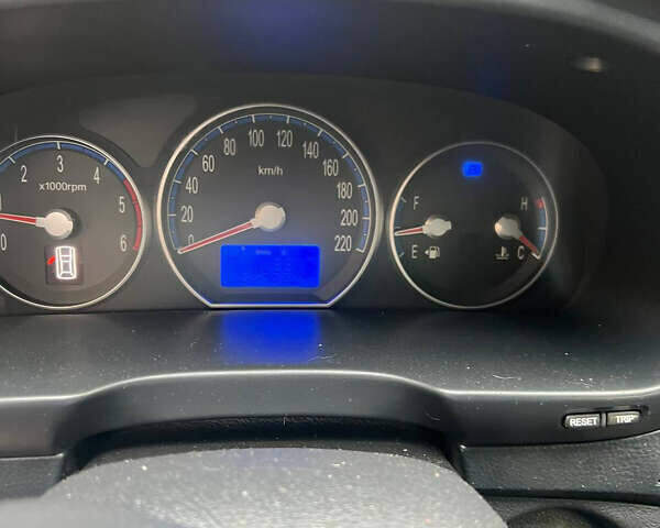 Черный Хендай Санта Фе, объемом двигателя 2.2 л и пробегом 347 тыс. км за 6500 $, фото 12 на Automoto.ua