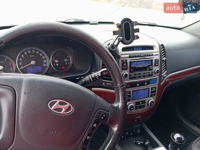 Чорний Хендай Санта Фе, об'ємом двигуна 2.19 л та пробігом 280 тис. км за 8000 $, фото 10 на Automoto.ua