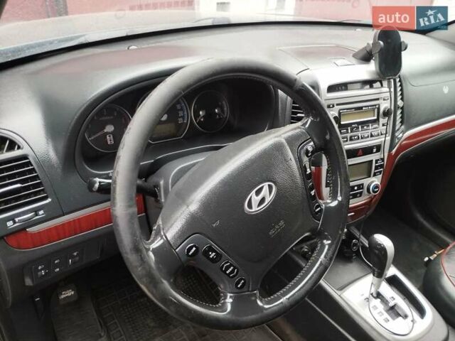 Черный Хендай Санта Фе, объемом двигателя 2.19 л и пробегом 303 тыс. км за 9000 $, фото 6 на Automoto.ua